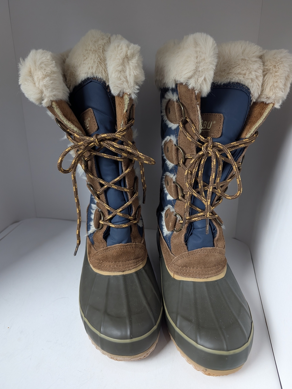 Nwot Khombu Women’s Winter Lace-Up Snow Boots in Navy and Brown